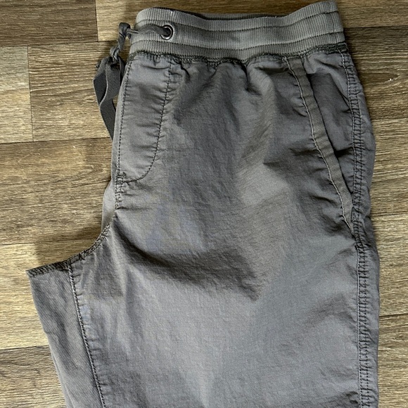 L.L. Bean Ripstop crops, medium - Picture 7 of 9